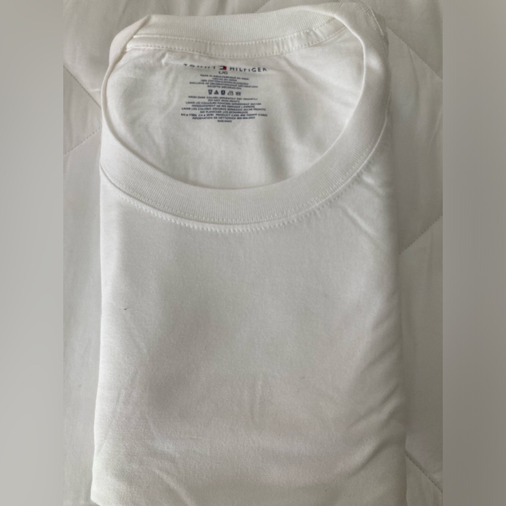 NEW 2 Men’s TOMMY HILFIGER classic white short sleeve t-shirts. Large